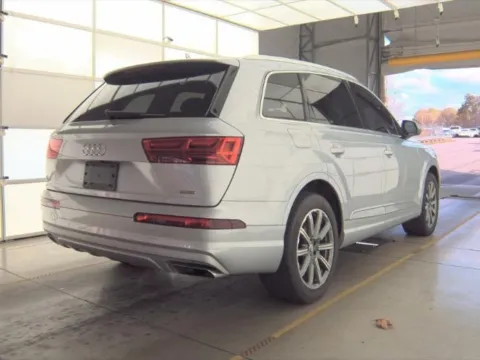 Photos of 2018 Audi Q7 2.0T Premium Plus for sale in Highland Park, IL at Gravity Autos Chicago
