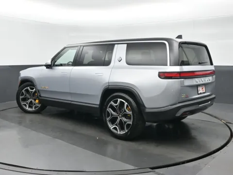 More photos of 2023 Rivian R1S Adventure at Gravity Autos Chicago, IL