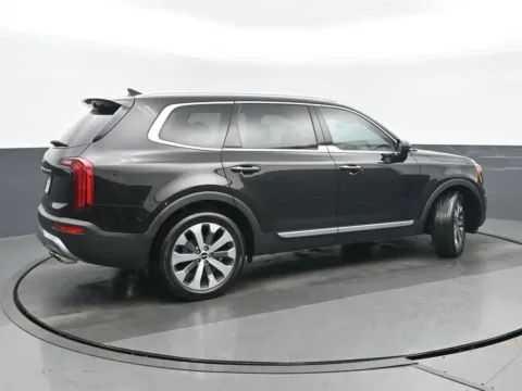 Another view of 2022 Kia Telluride S for sale in Highland Park, IL at Gravity Autos Chicago