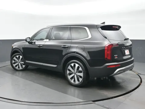 More photos of 2022 Kia Telluride S at Gravity Autos Chicago, IL