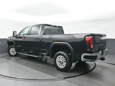 More photos of 2023 GMC Sierra 2500HD SLE at Gravity Autos Chicago, IL