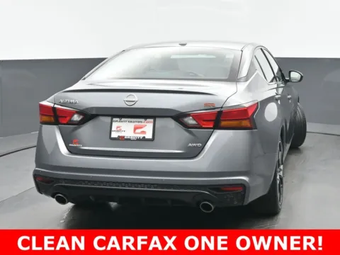 More photos of 2023 Nissan Altima 2.5 SR at Gravity Autos Chicago, IL