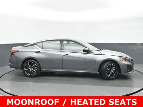 Photos of 2023 Nissan Altima 2.5 SR for sale in Highland Park, IL at Gravity Autos Chicago