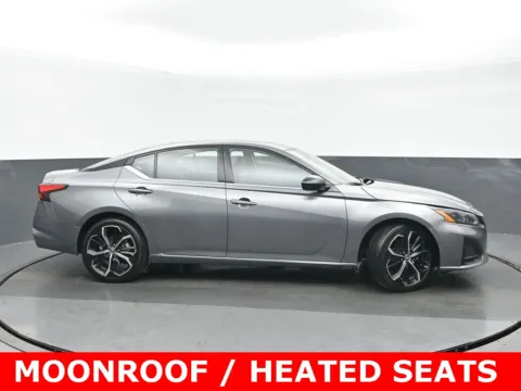 Photos of 2023 Nissan Altima 2.5 SR for sale in Highland Park, IL at Gravity Autos Chicago