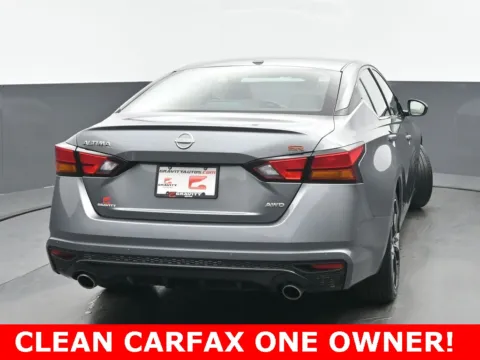 More photos of 2023 Nissan Altima 2.5 SR at Gravity Autos Chicago, IL