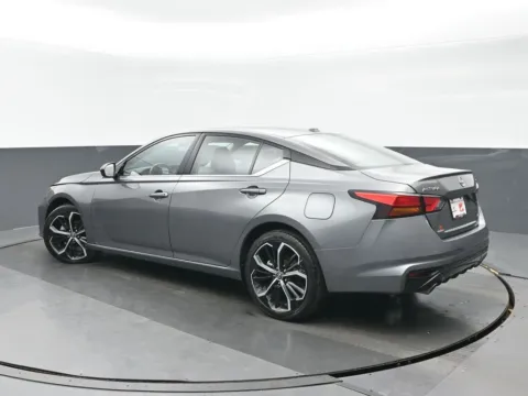 More photos of 2023 Nissan Altima 2.5 SR at Gravity Autos Chicago, IL