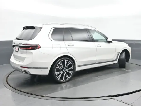 Another view of 2023 BMW X7 xDrive40i for sale in Highland Park, IL at Gravity Autos Chicago