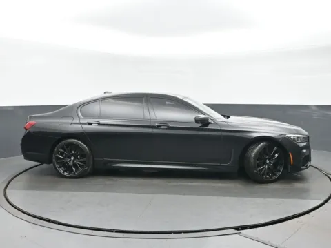 Photos of 2022 BMW 7 Series 750i xDrive for sale in Highland Park, IL at Gravity Autos Chicago