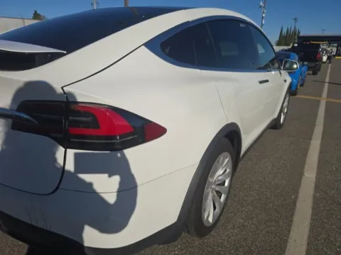 Photos of 2018 Tesla Model X 75D for sale in Highland Park, IL at Gravity Autos Chicago