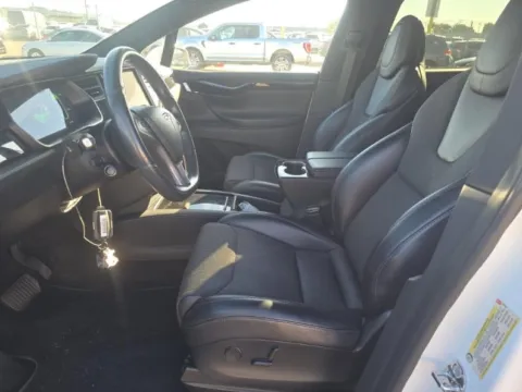 More photos of 2018 Tesla Model X 75D at Gravity Autos Chicago, IL