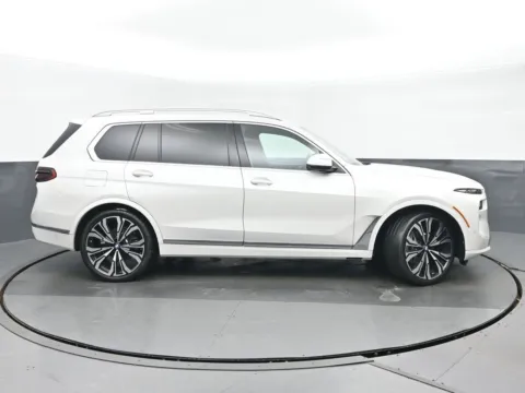 Photos of 2023 BMW X7 xDrive40i for sale in Highland Park, IL at Gravity Autos Chicago
