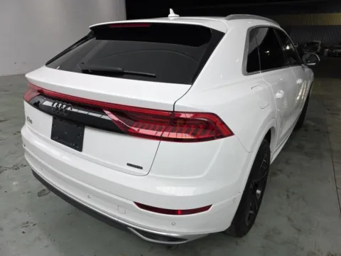 Photos of 2022 Audi Q8 55 Premium Plus for sale in Highland Park, IL at Gravity Autos Chicago