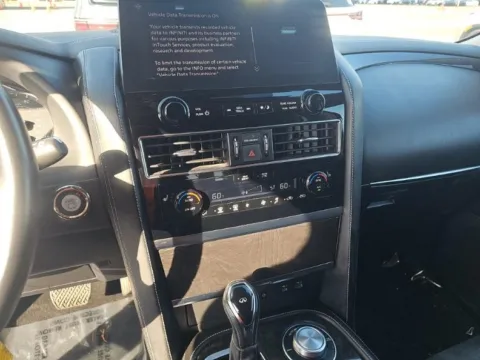 More photos of 2022 INFINITI QX80 LUXE at Gravity Autos Chicago, IL