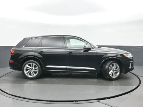 Photos of 2021 Audi Q7 45 Premium Plus for sale in Highland Park, IL at Gravity Autos Chicago