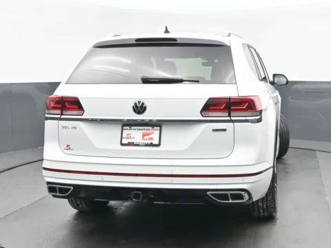 More photos of 2021 Volkswagen Atlas 3.6L V6 SEL R-Line at Gravity Autos Chicago, IL