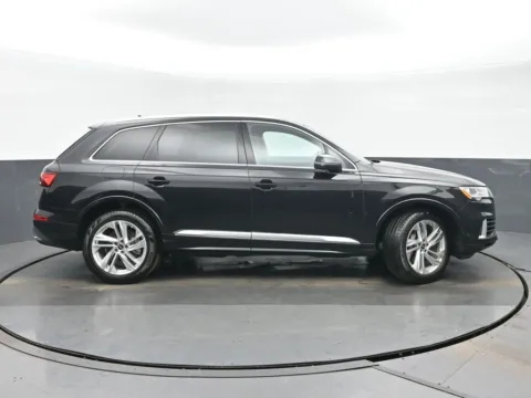 Photos of 2023 Audi Q7 55 Premium Plus for sale in Highland Park, IL at Gravity Autos Chicago