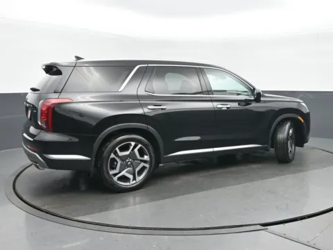 Another view of 2025 Hyundai Palisade Limited for sale in Highland Park, IL at Gravity Autos Chicago