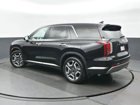 More photos of 2025 Hyundai Palisade Limited at Gravity Autos Chicago, IL