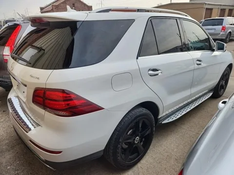 Photos of 2018 Mercedes-Benz GLE 350 for sale in Highland Park, IL at Gravity Autos Chicago
