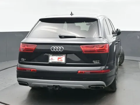 More photos of 2017 Audi Q7 3.0T Prestige at Gravity Autos Chicago, IL