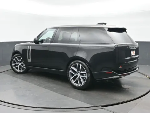 More photos of 2024 Land Rover Range Rover SE at Gravity Autos Chicago, IL