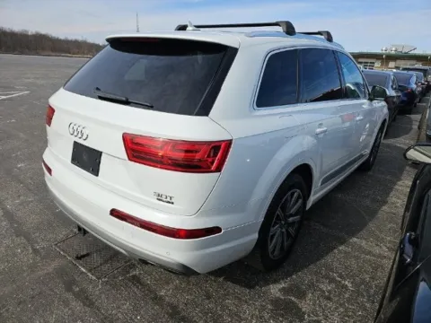Photos of 2018 Audi Q7 3.0T Premium Plus for sale in Highland Park, IL at Gravity Autos Chicago