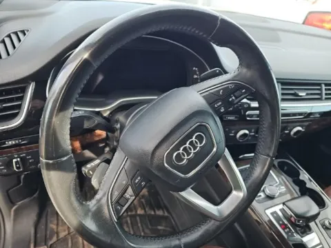 Another view of 2018 Audi Q7 3.0T Premium Plus for sale in Highland Park, IL at Gravity Autos Chicago