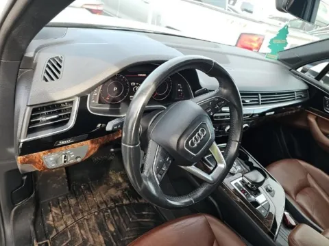 More photos of 2018 Audi Q7 3.0T Premium Plus at Gravity Autos Chicago, IL