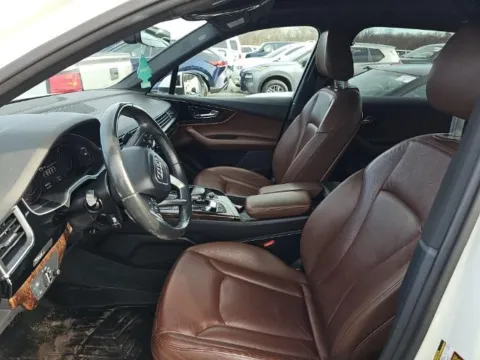 More photos of 2018 Audi Q7 3.0T Premium Plus at Gravity Autos Chicago, IL