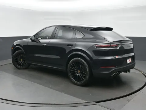 More photos of 2021 Porsche Cayenne Coupe S at Gravity Autos Chicago, IL