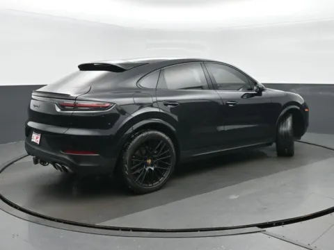 Another view of 2021 Porsche Cayenne Coupe S for sale in Highland Park, IL at Gravity Autos Chicago