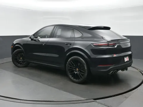 More photos of 2021 Porsche Cayenne Coupe S at Gravity Autos Chicago, IL