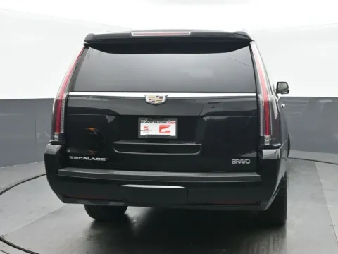 More photos of 2020 Cadillac Escalade ESV Premium at Gravity Autos Chicago, IL
