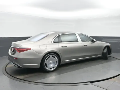 Another view of 2021 Mercedes-Benz S-Class Maybach S 580 for sale in Highland Park, IL at Gravity Autos Chicago