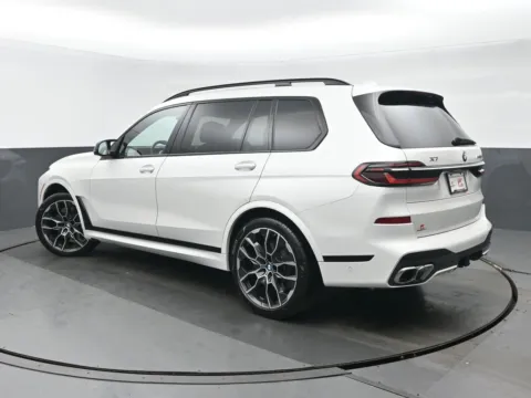 More photos of 2023 BMW X7 M60i at Gravity Autos Chicago, IL