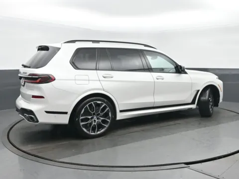Another view of 2023 BMW X7 M60i for sale in Highland Park, IL at Gravity Autos Chicago