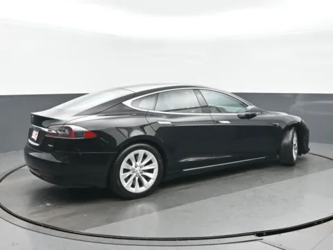 Another view of 2018 Tesla Model S 75D for sale in Highland Park, IL at Gravity Autos Chicago