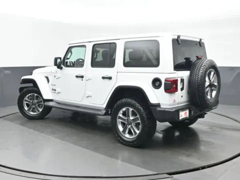 More photos of 2018 Jeep Wrangler Unlimited Sahara at Gravity Autos Chicago, IL