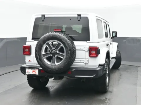 More photos of 2018 Jeep Wrangler Unlimited Sahara at Gravity Autos Chicago, IL