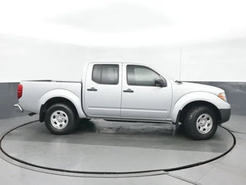 Photos of 2016 Nissan Frontier S for sale in Highland Park, IL at Gravity Autos Chicago