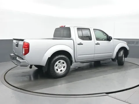 Another view of 2016 Nissan Frontier S for sale in Highland Park, IL at Gravity Autos Chicago