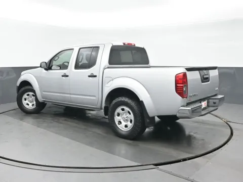More photos of 2016 Nissan Frontier S at Gravity Autos Chicago, IL