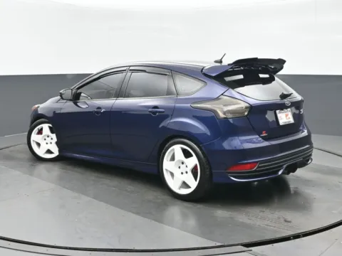 More photos of 2017 Ford Focus ST at Gravity Autos Chicago, IL