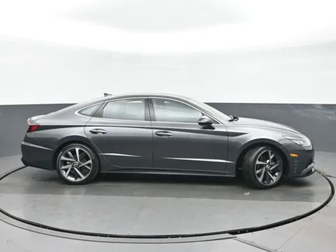 Photos of 2022 Hyundai Sonata SEL Plus for sale in Highland Park, IL at Gravity Autos Chicago