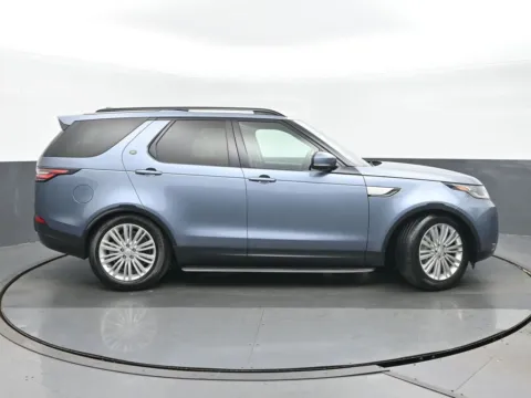 Photos of 2018 Land Rover Discovery HSE for sale in Highland Park, IL at Gravity Autos Chicago