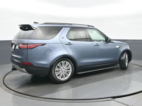 Another view of 2018 Land Rover Discovery HSE for sale in Highland Park, IL at Gravity Autos Chicago