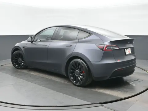 More photos of 2020 Tesla Model Y Performance at Gravity Autos Chicago, IL