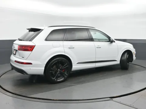 Another view of 2019 Audi Q7 55 Prestige for sale in Highland Park, IL at Gravity Autos Chicago