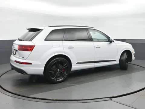 Another view of 2019 Audi Q7 55 Prestige for sale in Highland Park, IL at Gravity Autos Chicago
