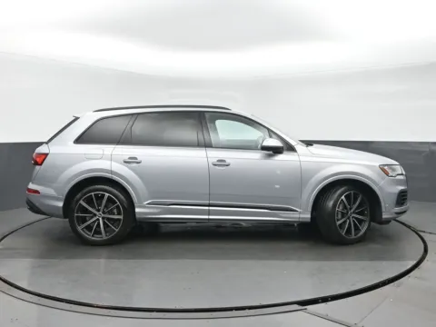 Photos of 2021 Audi Q7 55 Premium Plus for sale in Highland Park, IL at Gravity Autos Chicago